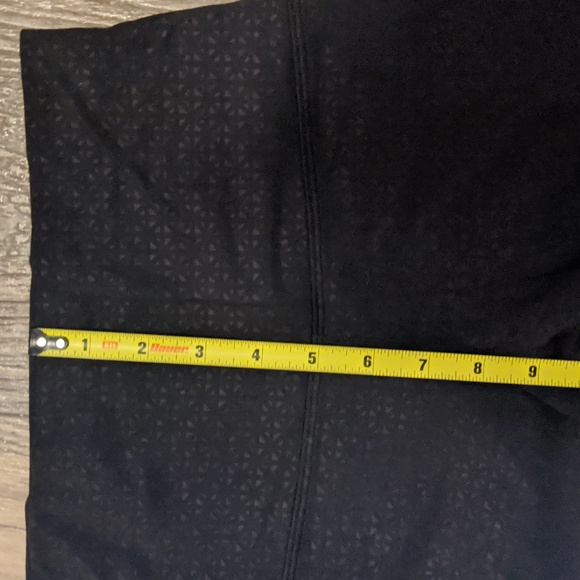 Lululemon black yoga pants - Picture 10 of 10
